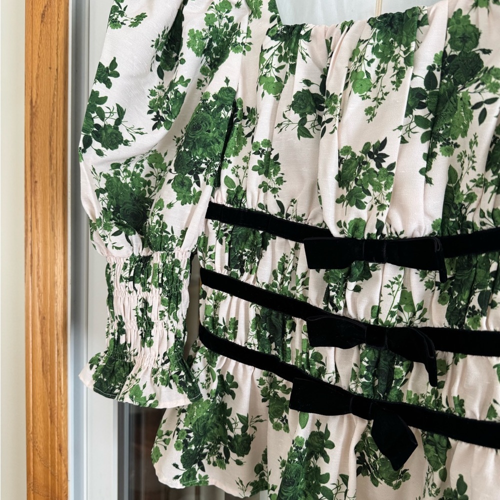 Damaris Bailey Ivy Rose Floral Puff Sleeve Top - Green and Black - Picture 2 of 7